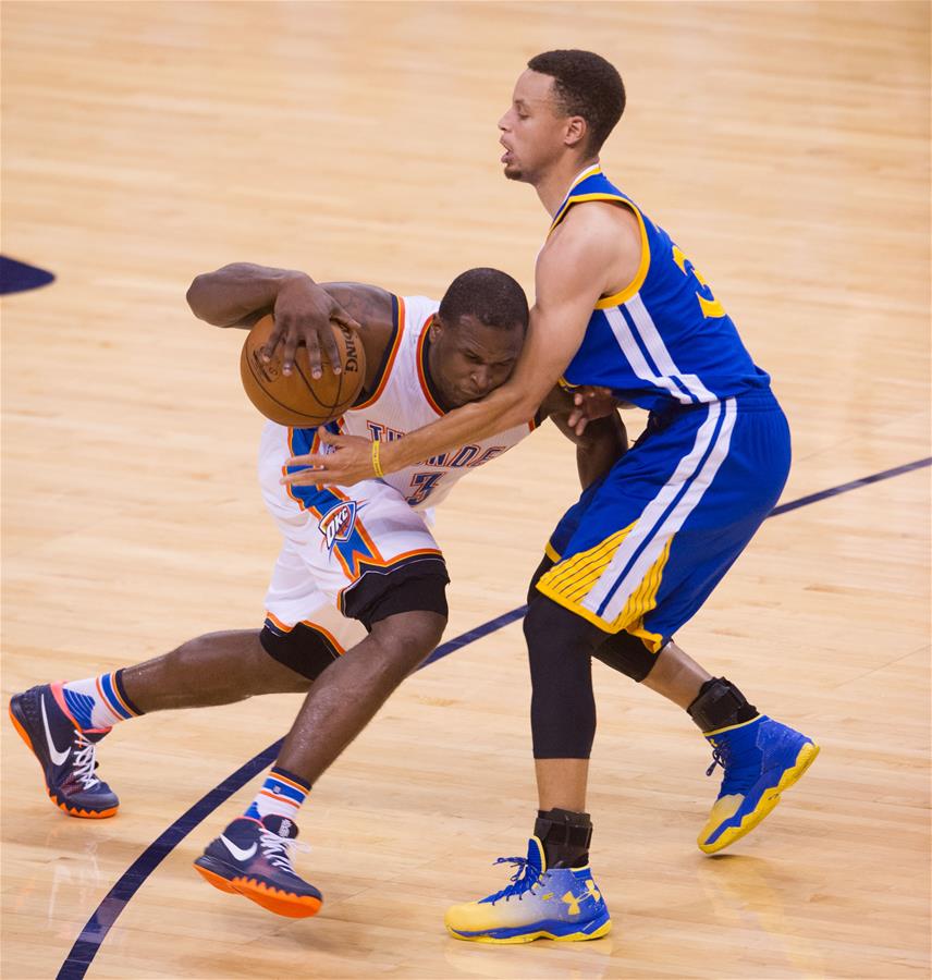 包含关键时刻马赛主帅复盘窗口期俄克拉荷马雷霆回应争议，网友：金州勇士围绕NBA季后赛遗憾出局的词条